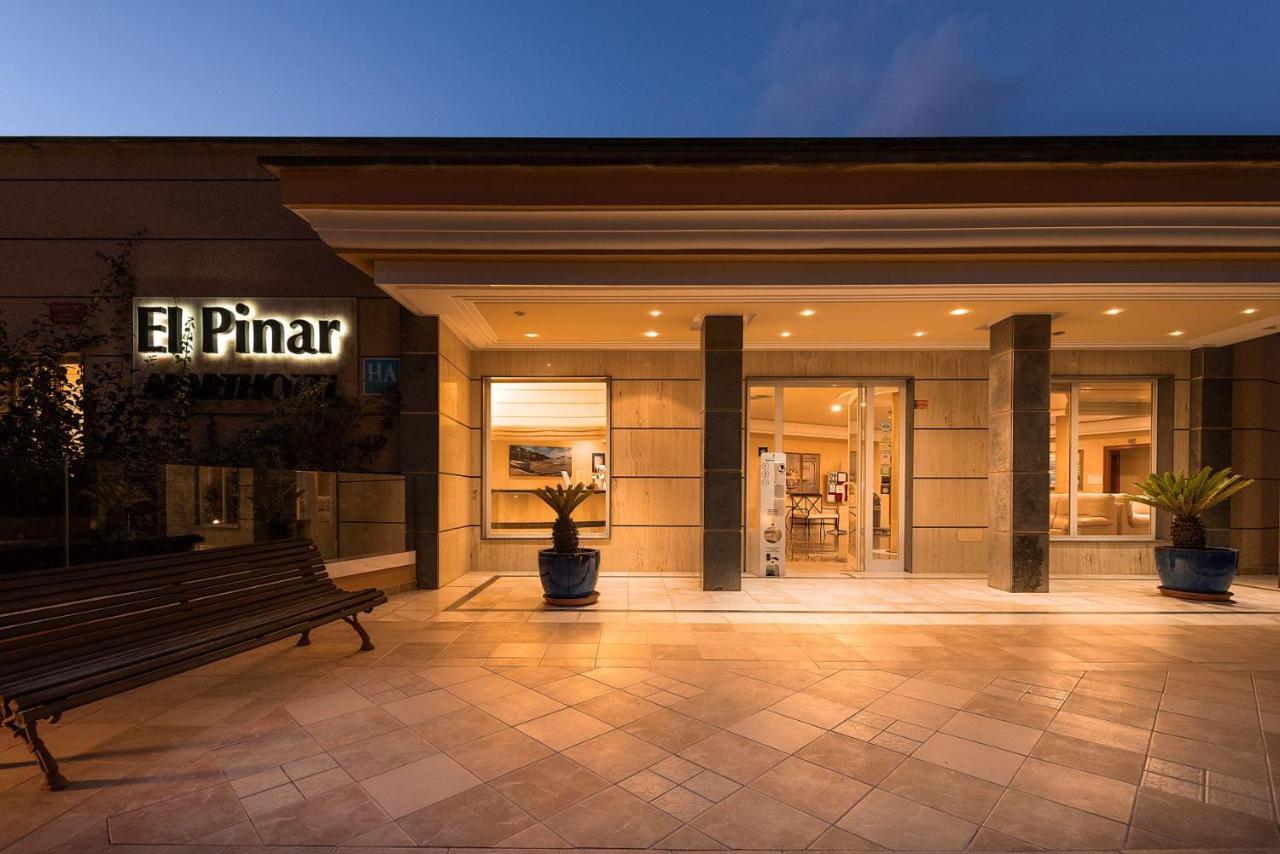 Apartamentos El Pinar Cala Llonga  Exterior foto