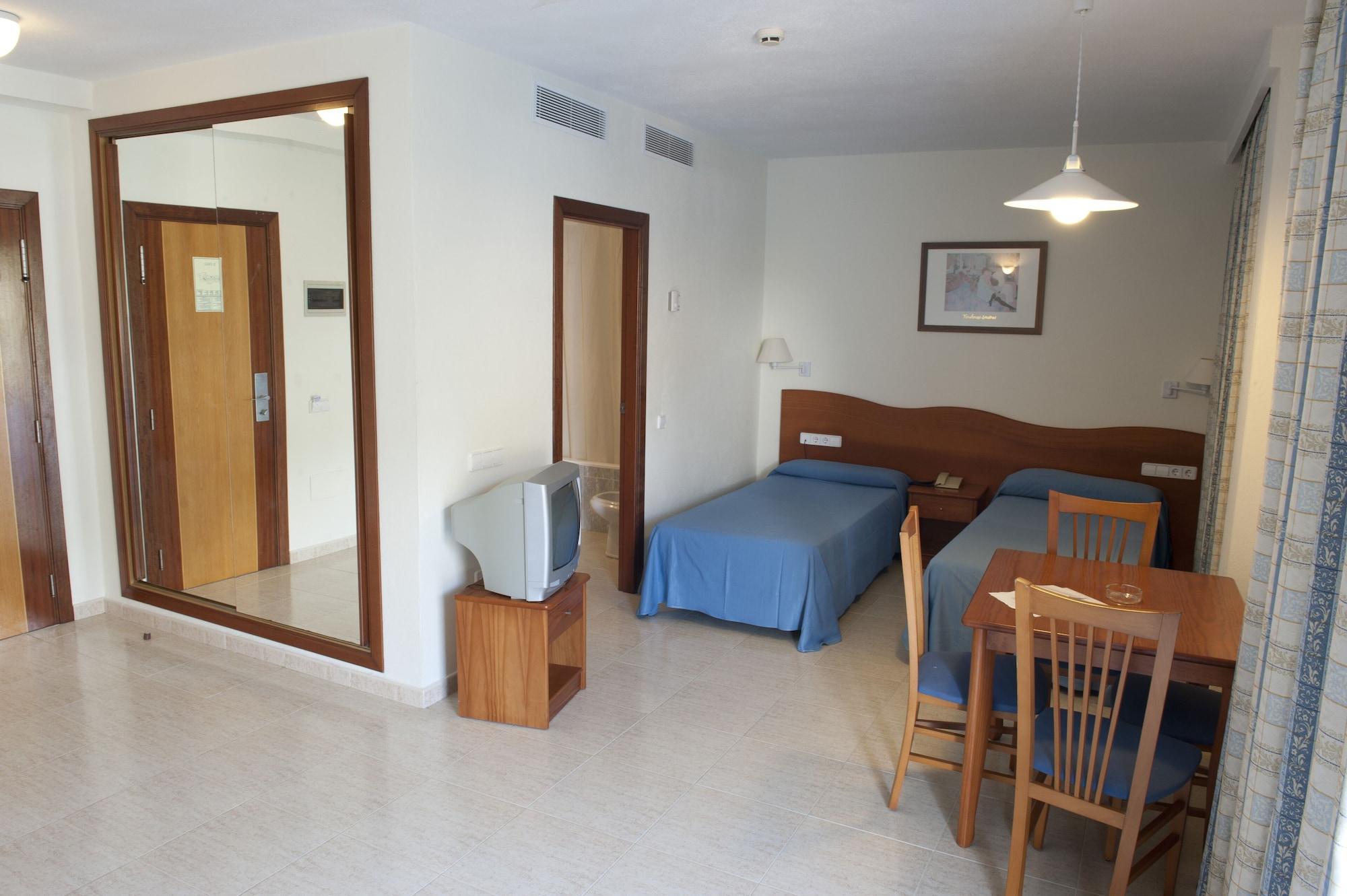 Apartamentos El Pinar Cala Llonga  Exterior foto