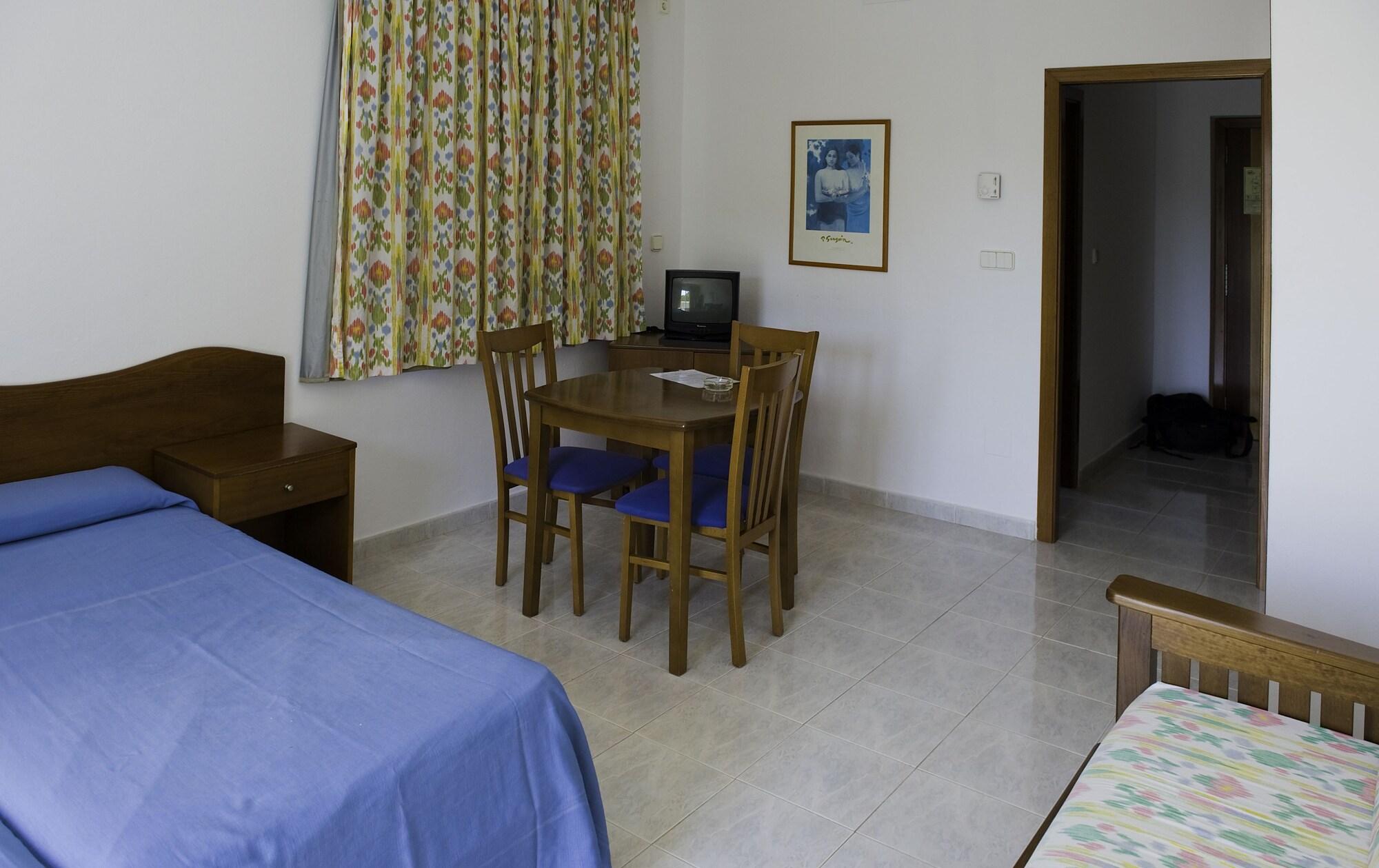 Apartamentos El Pinar Cala Llonga  Exterior foto