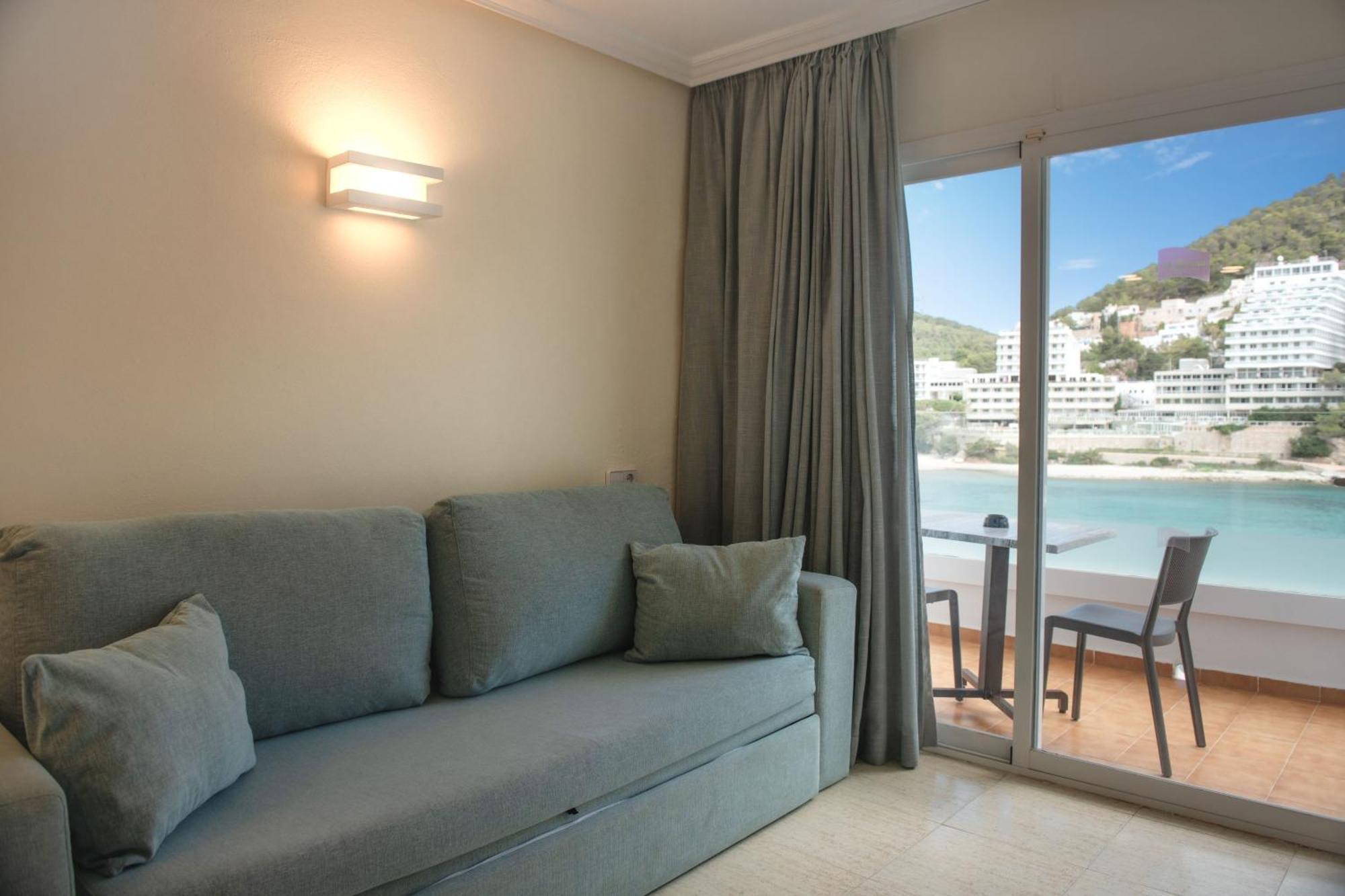 Apartamentos El Pinar Cala Llonga  Exterior foto