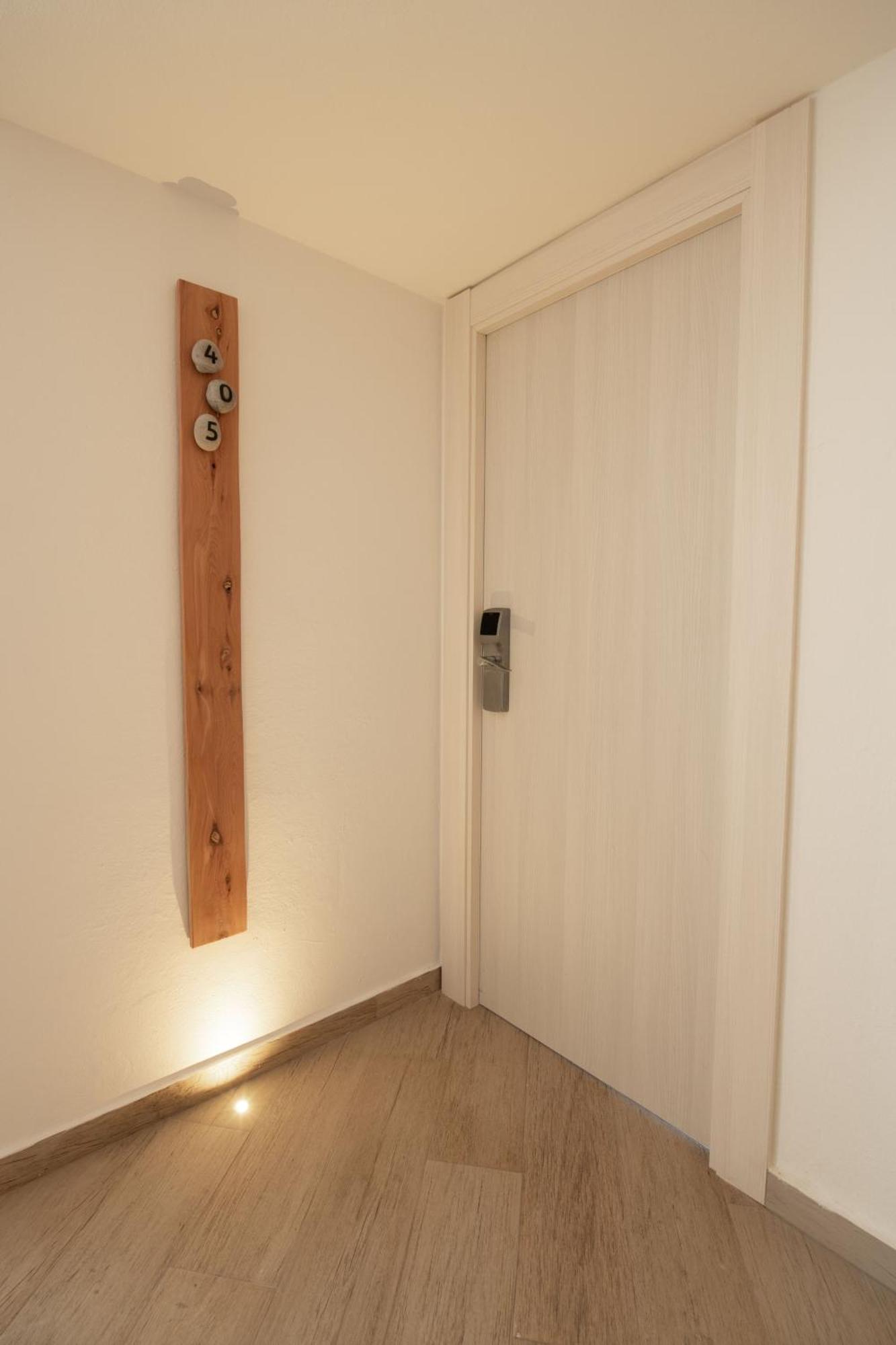 Apartamentos El Pinar Cala Llonga  Exterior foto