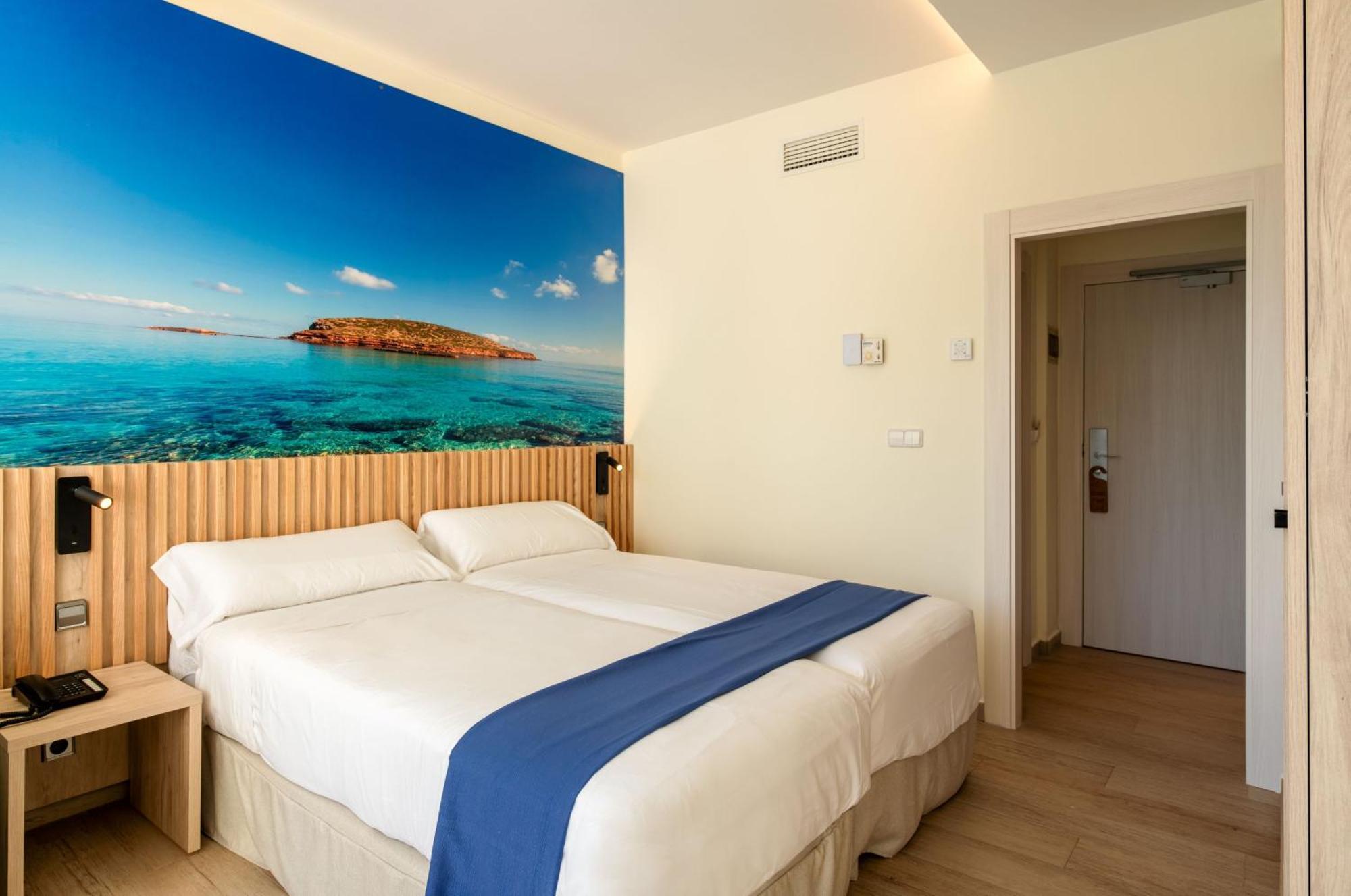 Apartamentos El Pinar Cala Llonga  Exterior foto
