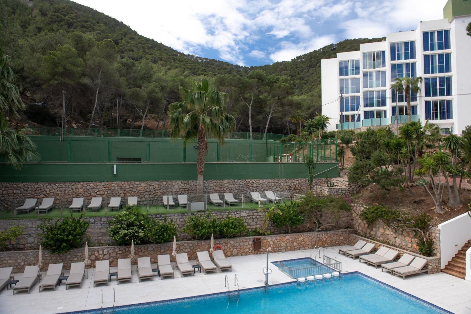 Apartamentos El Pinar Cala Llonga  Exterior foto
