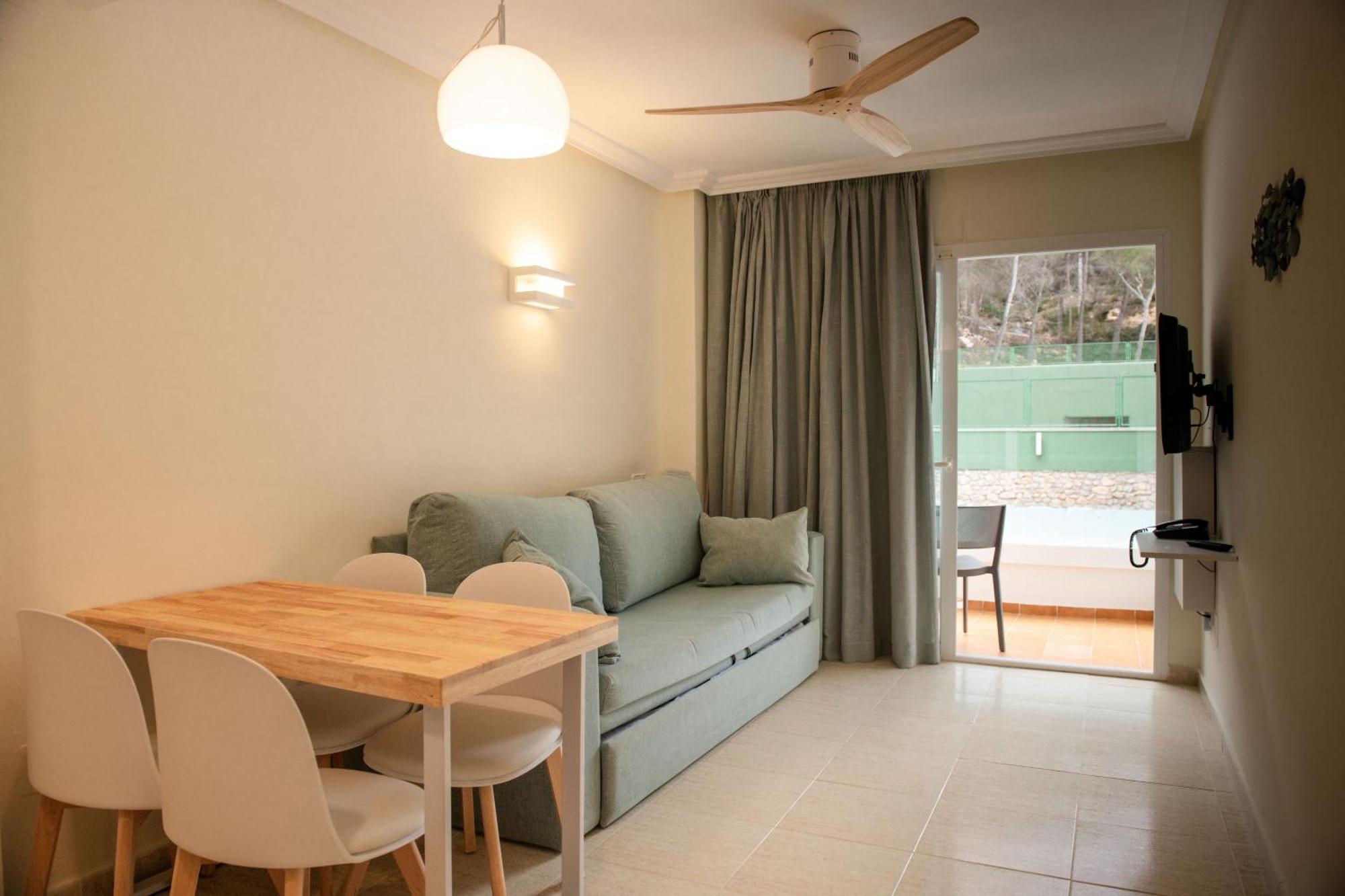 Apartamentos El Pinar Cala Llonga  Exterior foto