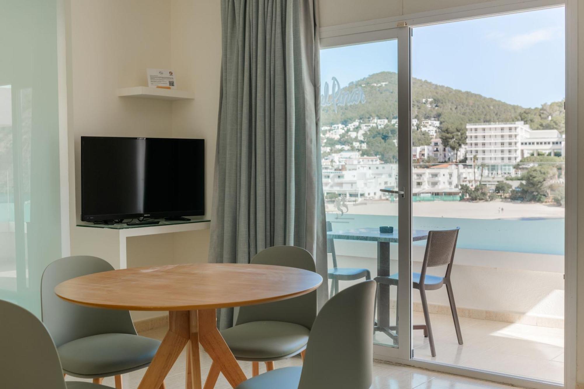 Apartamentos El Pinar Cala Llonga  Exterior foto