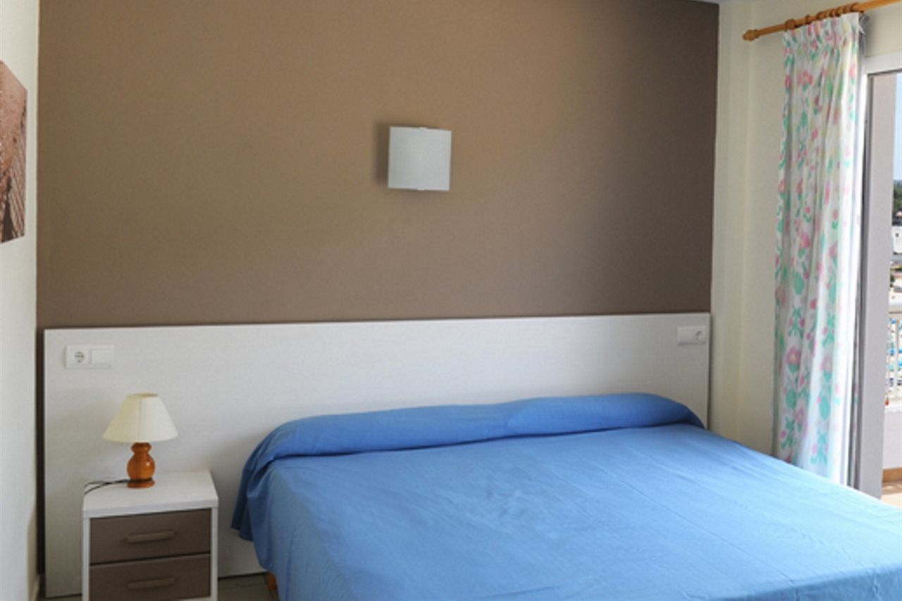 Apartamentos El Pinar Cala Llonga  Exterior foto